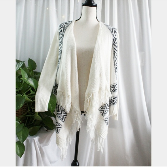 Hollister Sweaters - SALE PREOWNED HOLLISTER WHITE WRAP CARDIGAN SIZE S